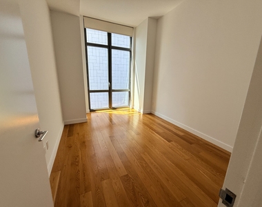 West 57th Street - Photo Thumbnail 8