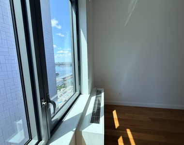 West 57th Street - Photo Thumbnail 1