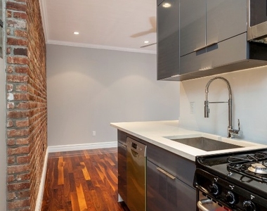 Lexington Ave - Photo Thumbnail 1