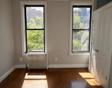 Tenth Avenue - Photo Thumbnail 3