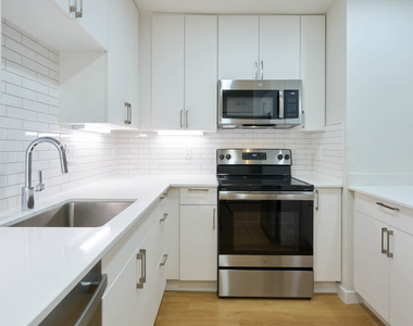 938 110th Ave Ne - Photo Thumbnail 5