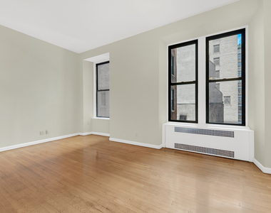 Madison Avenue - Photo Thumbnail 2