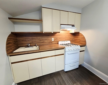 190 Bryant Avenue - Photo Thumbnail 5