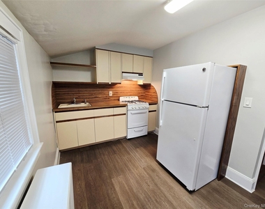 190 Bryant Avenue - Photo Thumbnail 6