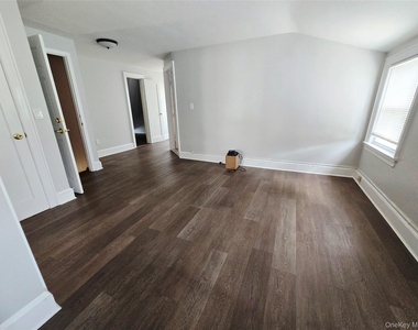 190 Bryant Avenue - Photo Thumbnail 1