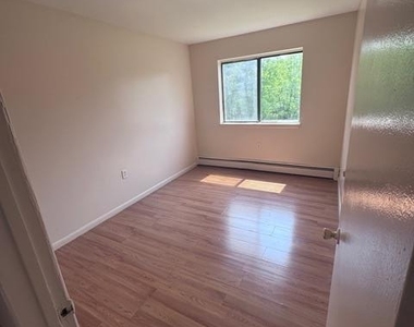 205 Concord Lane - Photo Thumbnail 10