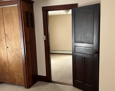 89 N Montgomery Street - Photo Thumbnail 18