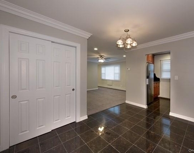 303 Robinson Avenue - Photo Thumbnail 2