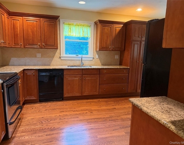 60 Oaktree Lane - Photo Thumbnail 4