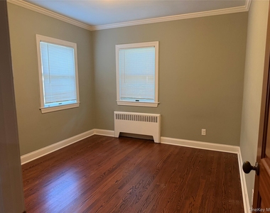60 Oaktree Lane - Photo Thumbnail 9