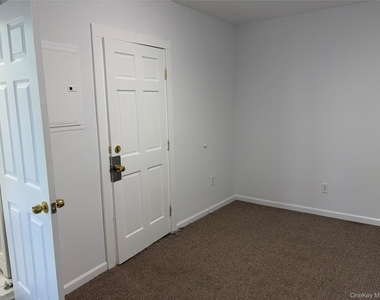 37 East Main Street - Photo Thumbnail 2