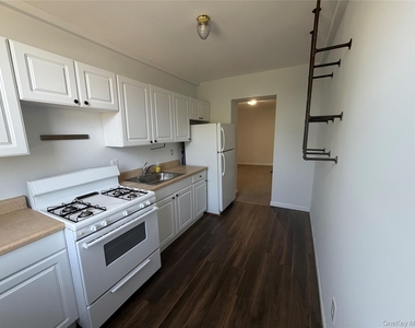 37 East Main Street - Photo Thumbnail 1