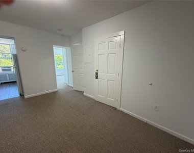 37 East Main Street - Photo Thumbnail 5