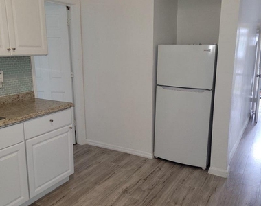 210 S 5th Avenue - Photo Thumbnail 6