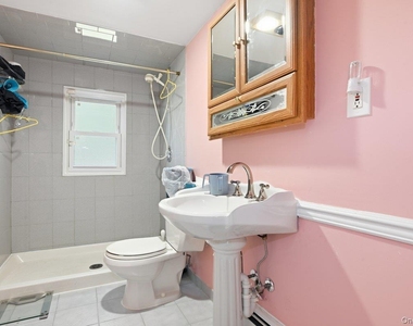442 Langley Avenue - Photo Thumbnail 6