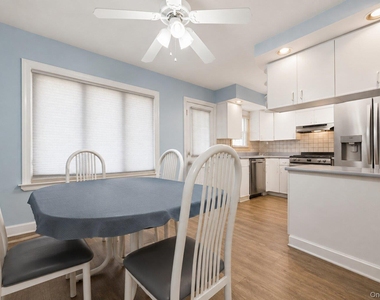 442 Langley Avenue - Photo Thumbnail 3