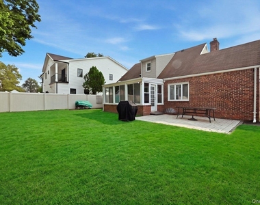 442 Langley Avenue - Photo Thumbnail 12