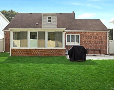 442 Langley Avenue - Photo Thumbnail 13