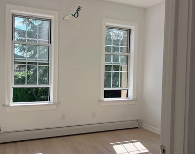 1110 Cypress Avenue - Photo Thumbnail 9