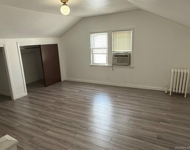 8838 247th Street - Photo Thumbnail 5
