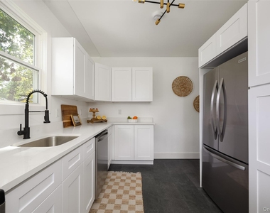 34 Lakeview Avenue - Photo Thumbnail 11