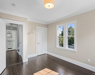 288 Crestwood Avenue - Photo Thumbnail 17