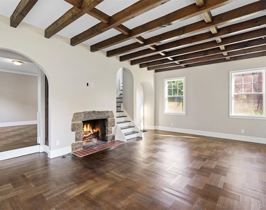 288 Crestwood Avenue - Photo Thumbnail 5