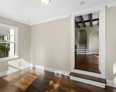 288 Crestwood Avenue - Photo Thumbnail 2