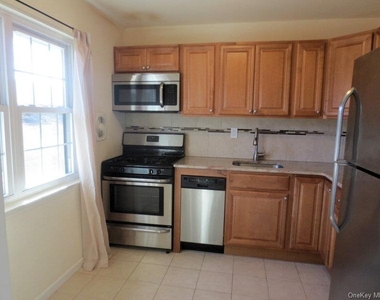 106 Mariners Way - Photo Thumbnail 2