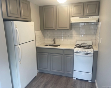 21 Collegeview Avenue - Photo Thumbnail 2