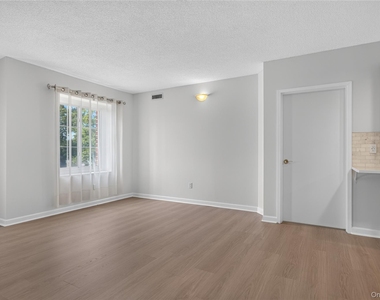 242 Maple Avenue - Photo Thumbnail 5