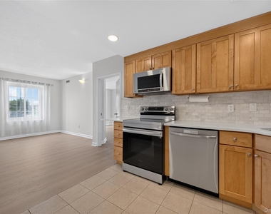 242 Maple Avenue - Photo Thumbnail 10
