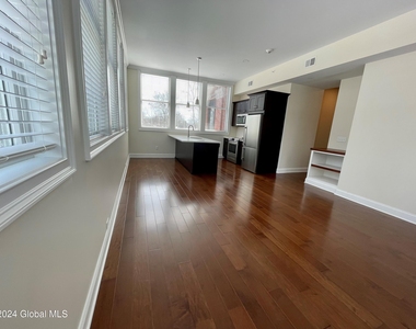 233 Lake Avenue - Photo Thumbnail 2