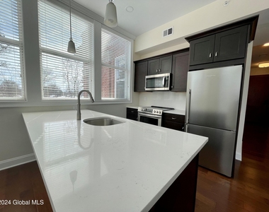 233 Lake Avenue - Photo Thumbnail 3
