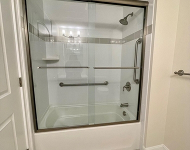 233 Lake Avenue - Photo Thumbnail 16