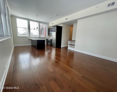 233 Lake Avenue - Photo Thumbnail 6