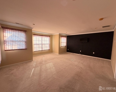 87 Timber Hill Drive - Photo Thumbnail 12