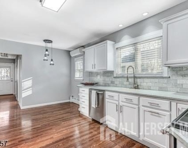 158 Stout Avenue - Photo Thumbnail 3