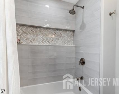 158 Stout Avenue - Photo Thumbnail 10