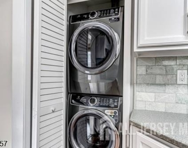 158 Stout Avenue - Photo Thumbnail 4