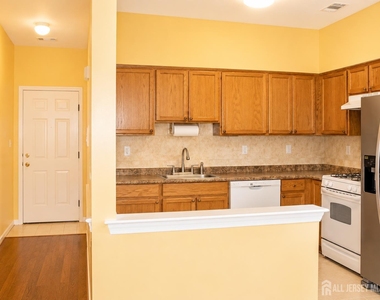 727 Lucy Court - Photo Thumbnail 3