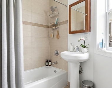 564 St Marks Avenue - Photo Thumbnail 7