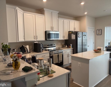 353 Huntwellwest Boulevard - Photo Thumbnail 2