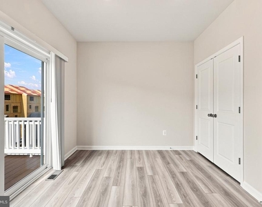 432 Seeback Dr - Photo Thumbnail 18