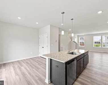 432 Seeback Dr - Photo Thumbnail 17