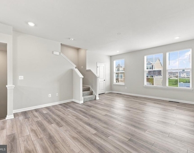 432 Seeback Dr - Photo Thumbnail 7