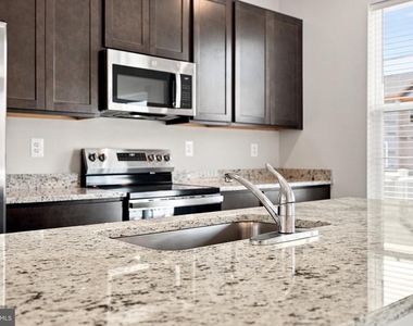 432 Seeback Dr - Photo Thumbnail 15