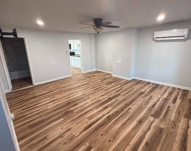 1261 Hammonds Mill Road - Photo Thumbnail 6