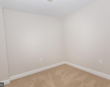 212 W Burke Street - Photo Thumbnail 10