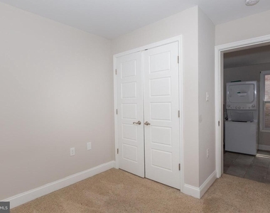 212 W Burke Street - Photo Thumbnail 8